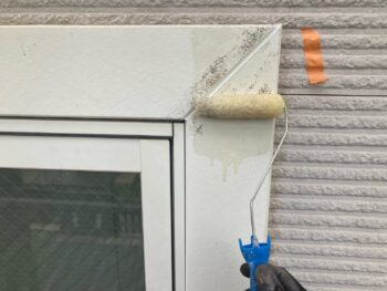 鎌倉市W様邸窓枠塗装下塗り