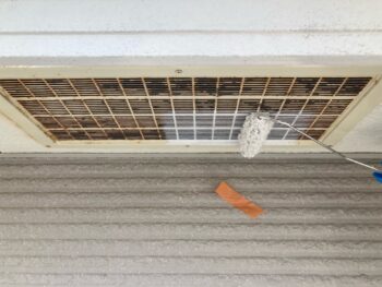 鎌倉市W様邸軒天換気口錆止め塗装