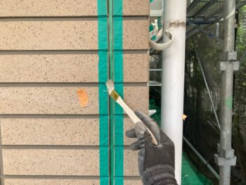 鎌倉市W様邸シーリング打ち換えプライマー塗布