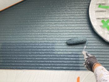 鎌倉市W様邸パーフェクトトップSi外壁塗装上塗り2回目