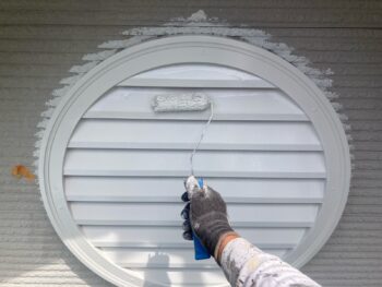 鎌倉市W様邸飾りルーバー塗装上塗り2回目