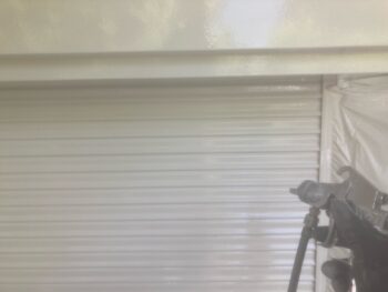 鎌倉市W様邸シャッター塗装上塗り2回目