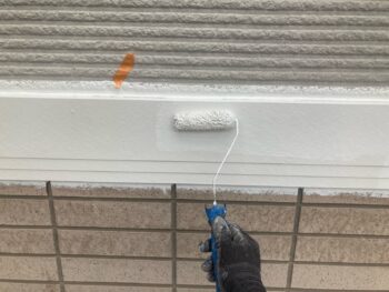 鎌倉市W様邸幕板塗装上塗り2回目