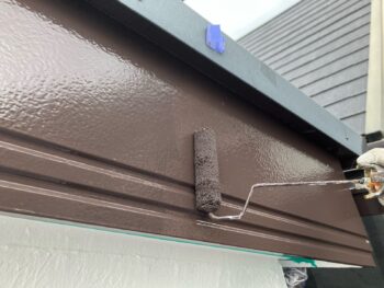 横浜市南区W様邸破風塗装上塗り2回目