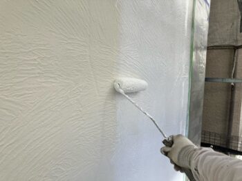 横浜市南区W様邸ダイヤモンドコート外壁塗装下塗り