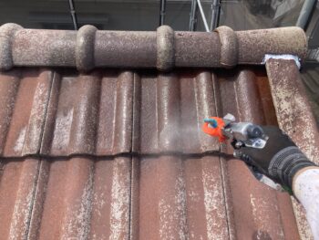 鎌倉市W様邸ファインパーフェクトベスト屋根塗装下塗り1回目