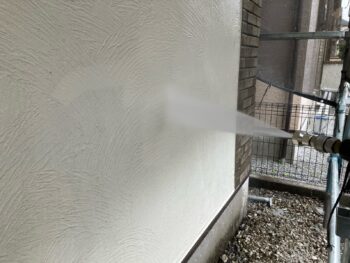 横浜市南区W様邸ダイヤモンドコート外壁塗装前高圧洗浄作業