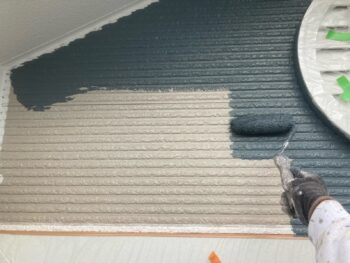 鎌倉市W様邸パーフェクトトップSi外壁塗装上塗り1回目