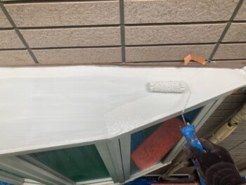 鎌倉市W様邸出窓天端塗装上塗り1回目