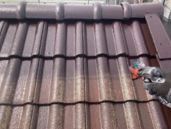 鎌倉市W様邸ファインパーフェクトベスト屋根塗装上塗り1回目