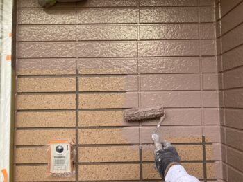 鎌倉市W様邸パーフェクトトップSi外壁塗装上塗り1回目