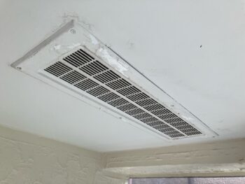 横浜市南区W様邸軒天換気口塗装施工前