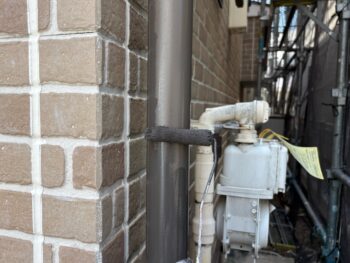 横浜市磯子区K様邸竪樋塗装上塗り2回目