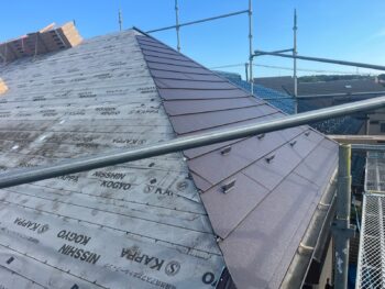 横浜市磯子区K様邸屋根カバー工法新規屋根葺き