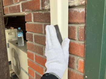 横浜市栄区W様邸竪樋塗装前ケレン