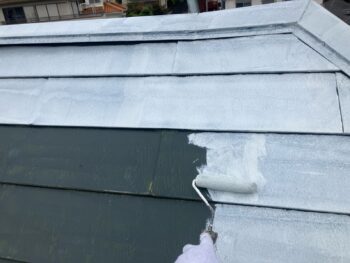 横浜市栄区W様邸ファインパーフェクトベスト屋根塗装下塗り