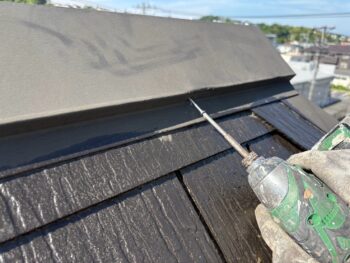 横浜市栄区I様邸棟板金塗装前ビス止め