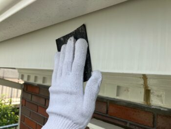 横浜市栄区W様邸破風塗装前ケレン