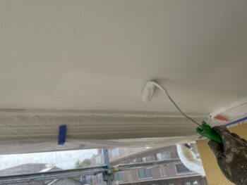 横浜市栄区I様邸軒天塗装上塗り2回目