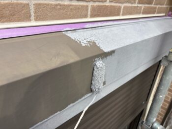 横浜市磯子区K様邸シャッターボックス錆止め塗装