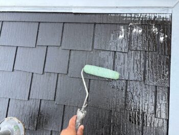 横浜市栄区I様邸グランセラベスト2液ファイン屋根塗装下塗り2回目