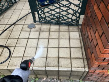 横浜市栄区W様邸屋根塗装前土間高圧洗浄