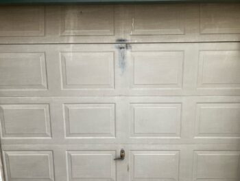 横浜市栄区W様邸駐車場扉塗装施工前