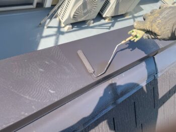 横浜市栄区I様邸バルコニー手摺笠木板金塗装上塗り2回目