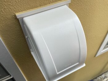 横浜市栄区I様邸換気フード塗装施工後