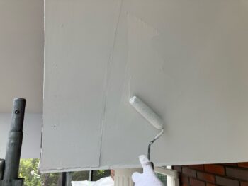 横浜市栄区W様邸軒天塗装上塗り2回目