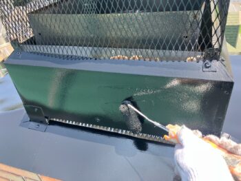 横浜市栄区W様邸煙突塗装上塗り2回目