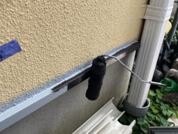 横浜市栄区I様邸水切り塗装上塗り1回目