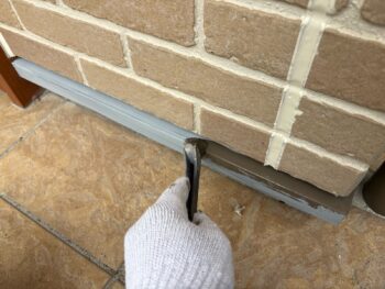 横浜市磯子区K様邸水切り塗装上塗り1回目