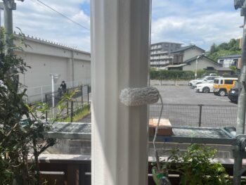 横浜市栄区I様邸玄関支柱塗装上塗り2回目