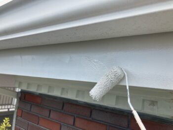 横浜市栄区W様邸破風塗装上塗り1回目