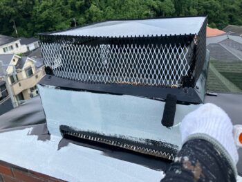 横浜市栄区W様邸煙突塗装上塗り1回目