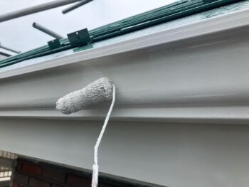 横浜市栄区W様邸軒樋塗装上塗り1回目