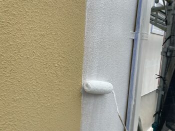 横浜市栄区I様邸グランセラトップ1液水性外壁塗装下塗り