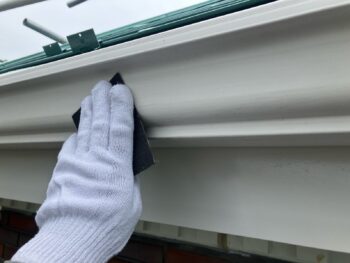 横浜市栄区W様邸軒樋塗装前ケレン