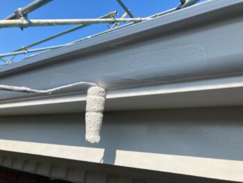 横浜市栄区W様邸軒樋塗装上塗り2回目