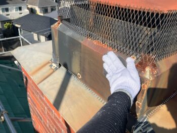 横浜市栄区W様邸煙突塗装前ケレン