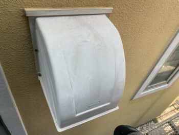 横浜市栄区I様邸換気フード塗装施工前