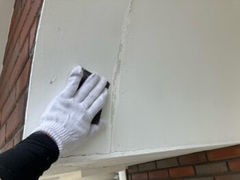 横浜市栄区W様邸軒天塗装前ケレン