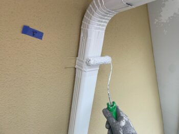 横浜市栄区I様邸竪樋塗装上塗り1回目