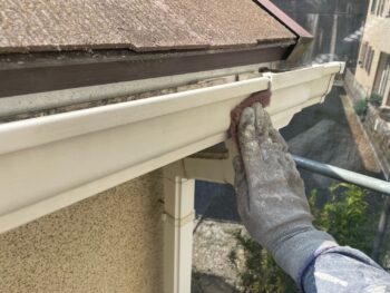 横浜市金沢区T様邸軒樋塗装前ケレン