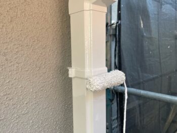 横浜市金沢区T様邸竪樋塗装上塗り2回目