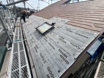 横浜市金沢区Y様邸スーパーガルテクト屋根カバー工法防水紙貼り