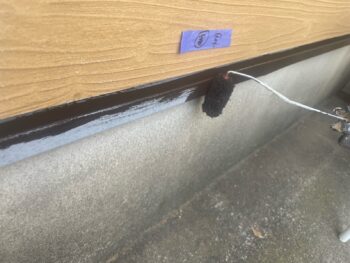 横浜市金沢区T様邸水切り塗装上塗り1回目