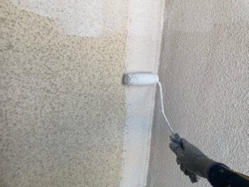 横浜市南区Y様邸グランセラトップ1液水性外壁塗装下塗り