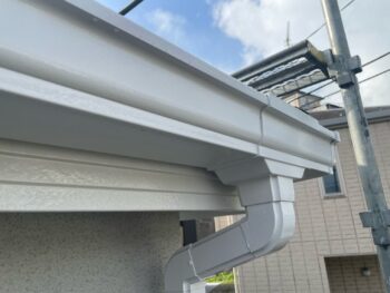 横浜市金沢区T様邸軒樋塗装施工後